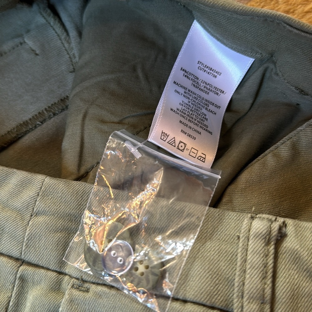 NWT KUT from the kloth thora slash pocket Bermuda short green size 6 - Picture 14 of 15